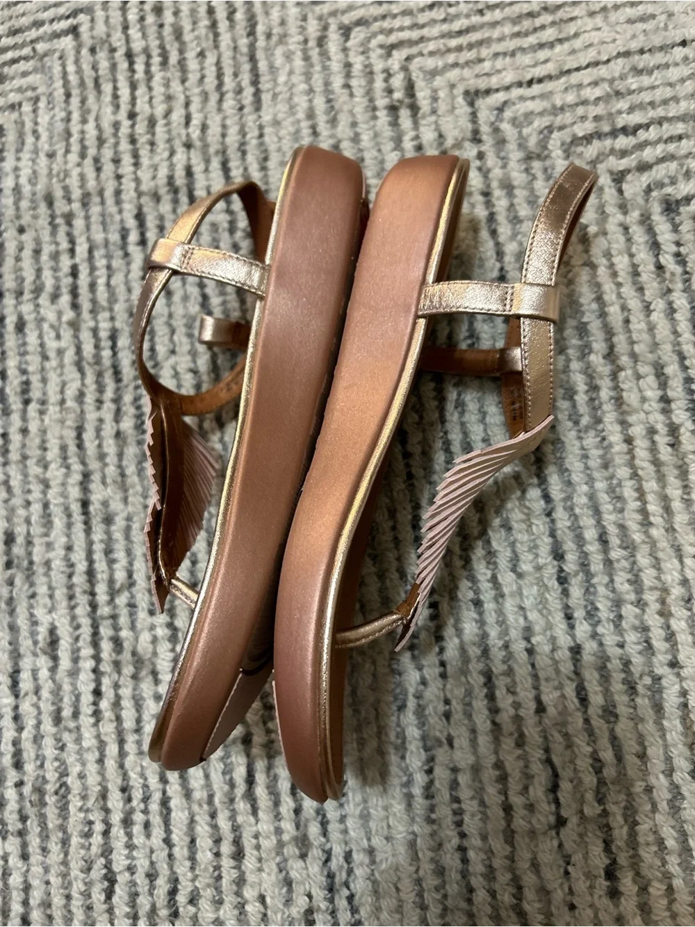 Fitflop Tia Feather Women’s Metallic Leaf Thong Sandals Rose Gold Size 7